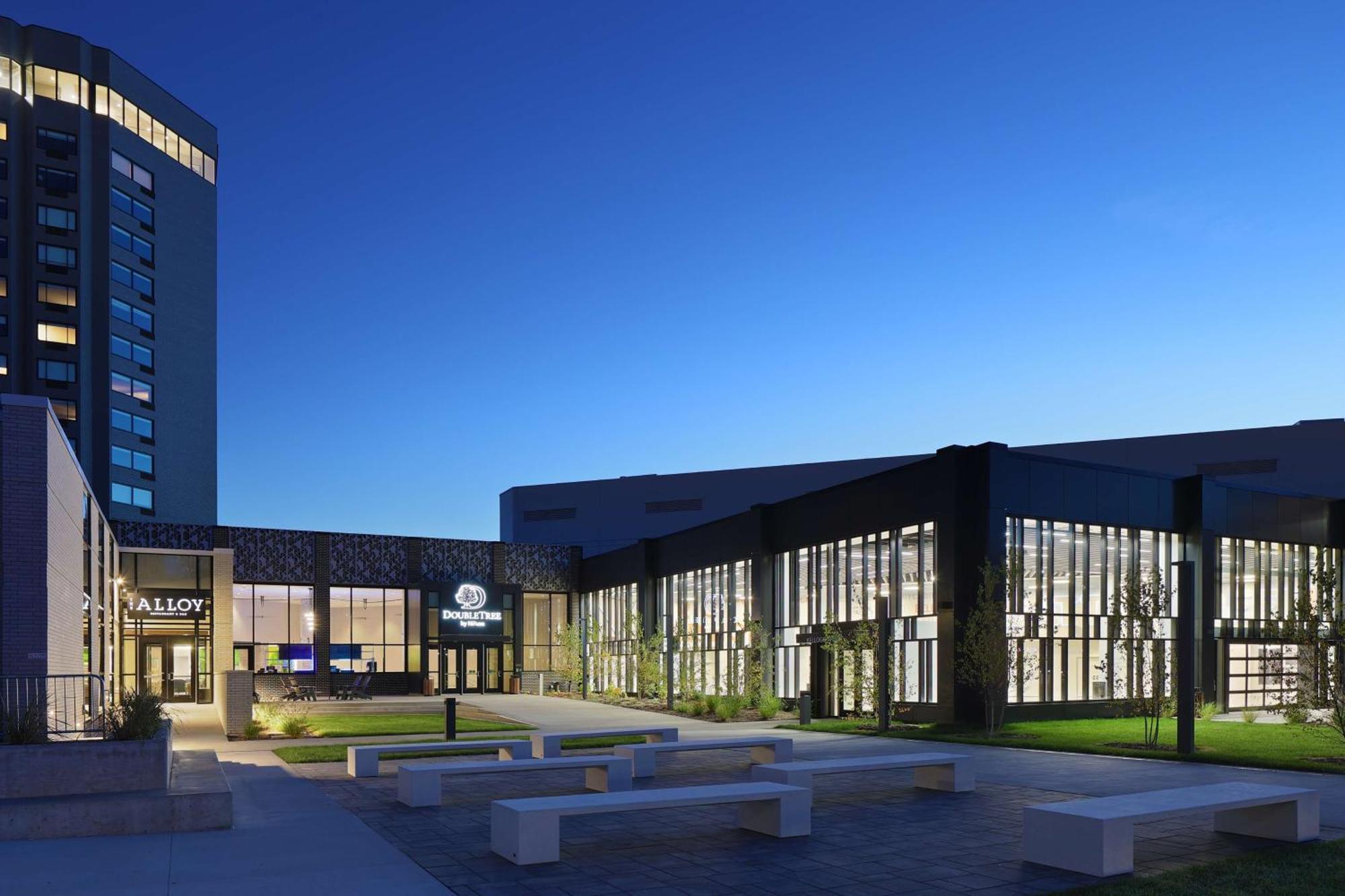 Doubletree By Hilton Battle Creek Hotel Exterior photo