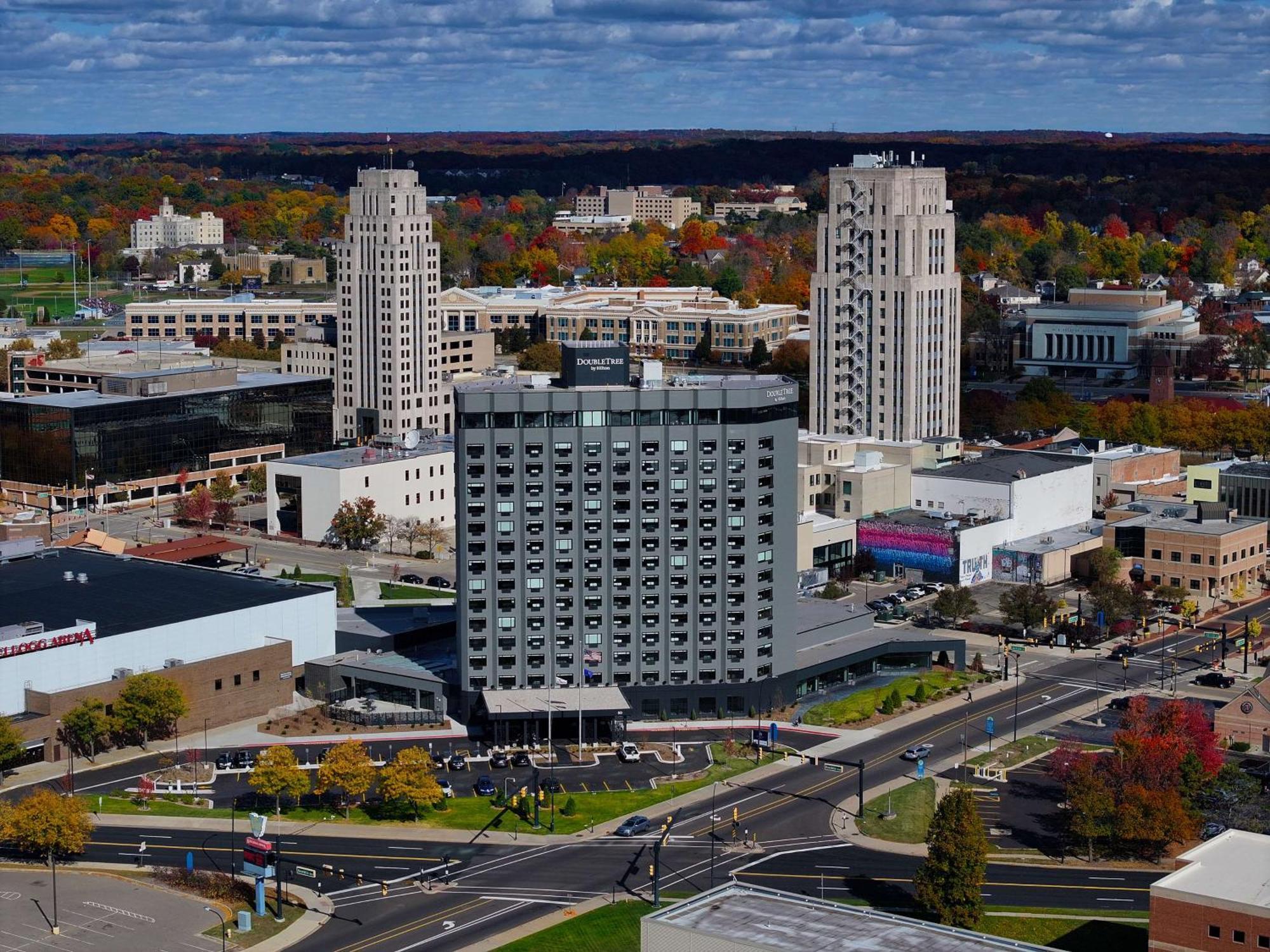 Doubletree By Hilton Battle Creek Hotel Exterior photo