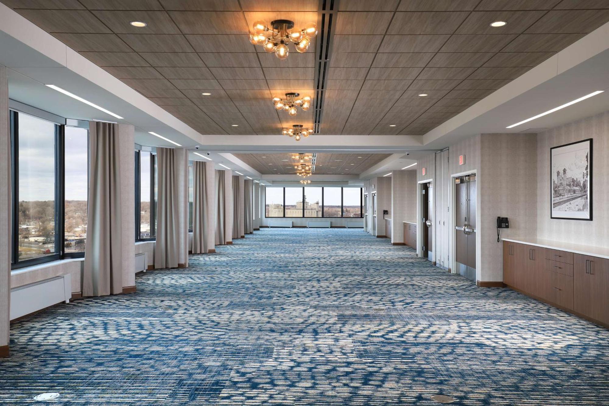 Doubletree By Hilton Battle Creek Hotel Exterior photo