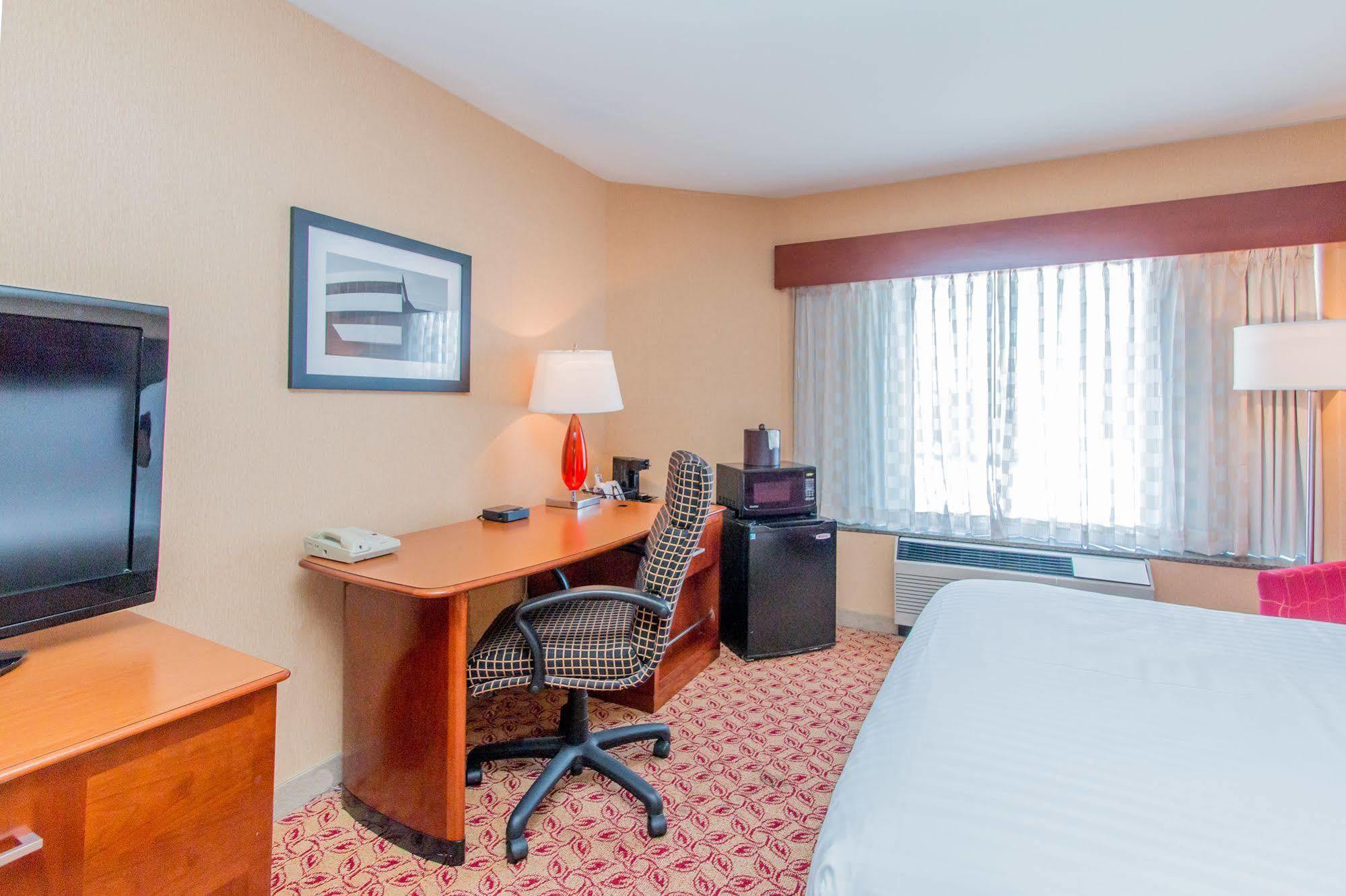 Doubletree By Hilton Battle Creek Hotel Exterior photo
